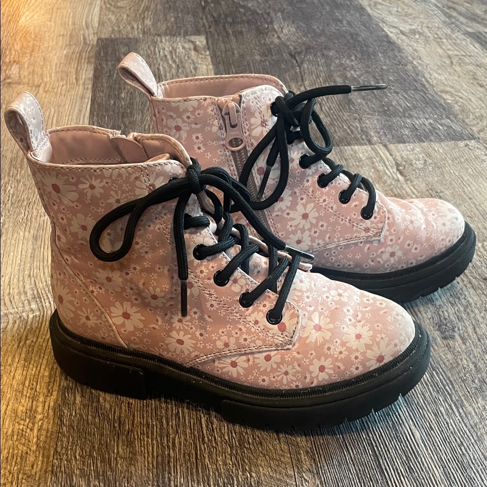 Art Class Girls Floral Pink Lace-Up Boots With Inside Zipper - Picture 2 of 5
